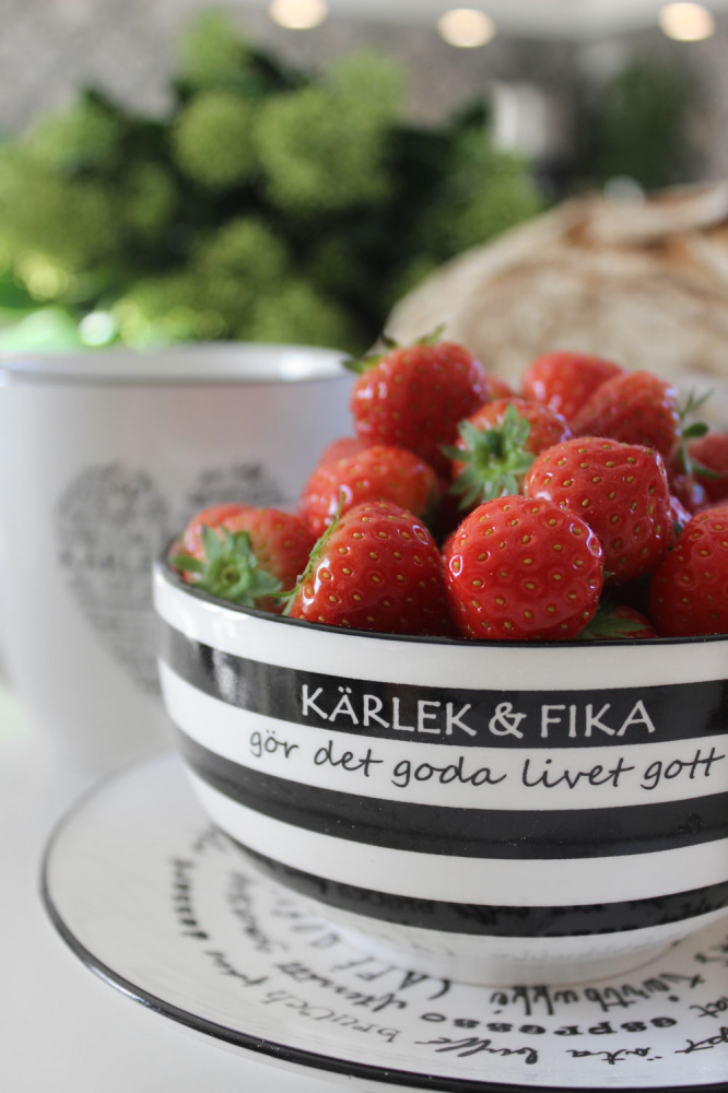 Skål Kärlek & Fika från Majas lyktor säljs till förmån för Barncancerfonden